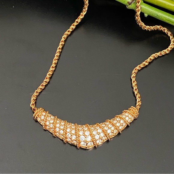 Vintage 70’s SWAROVSKI Swan Signed Gold-tone Slope V Bar Pendant Necklace 17g - Picture 2 of 15